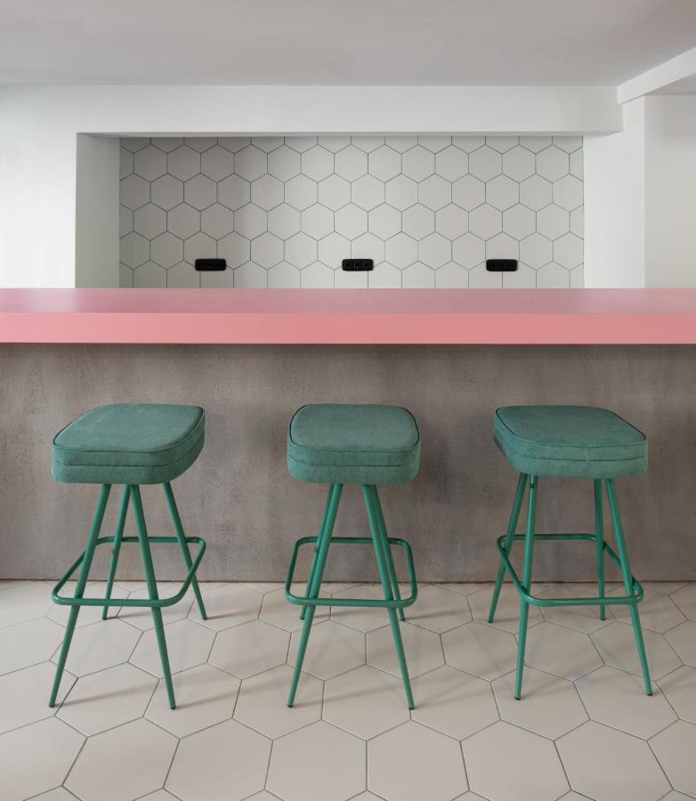 Colors Hotel Атина Екстериор снимка